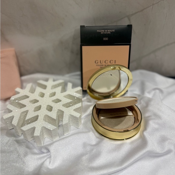 Gucci Gold and Cream Setting Powder - Picture 2 of 3